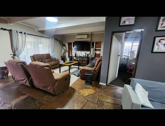 4 BEDROOM HOUSE FOR SALE IN SINOVILLE